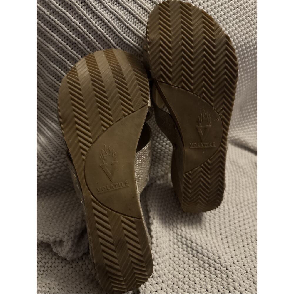 Very Volatile Riverside Gold Snake Platform Criss Cross Wedge Sandals Size 8 EUC - Picture 6 of 7